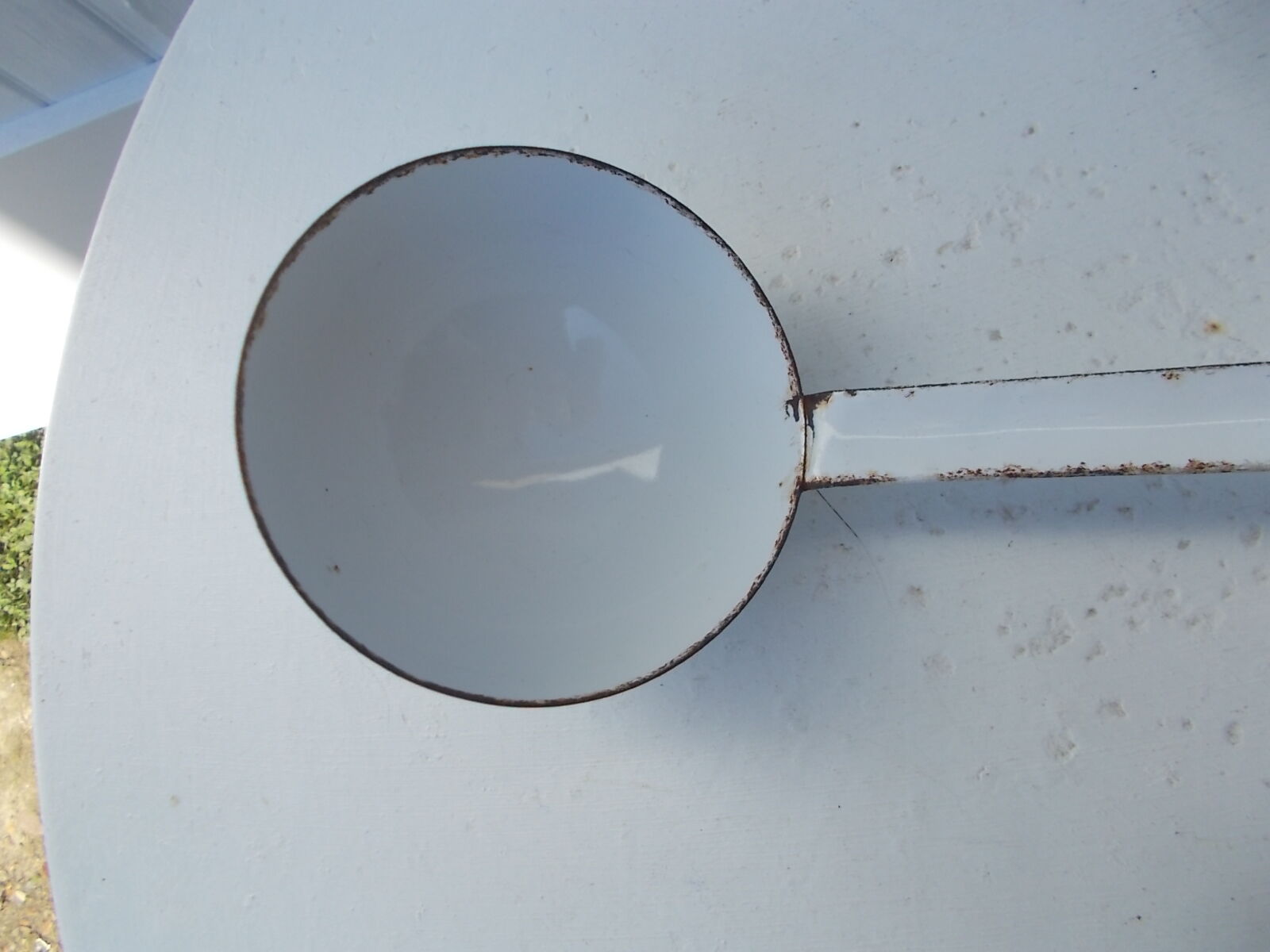 Louche émaillée blanche vintage