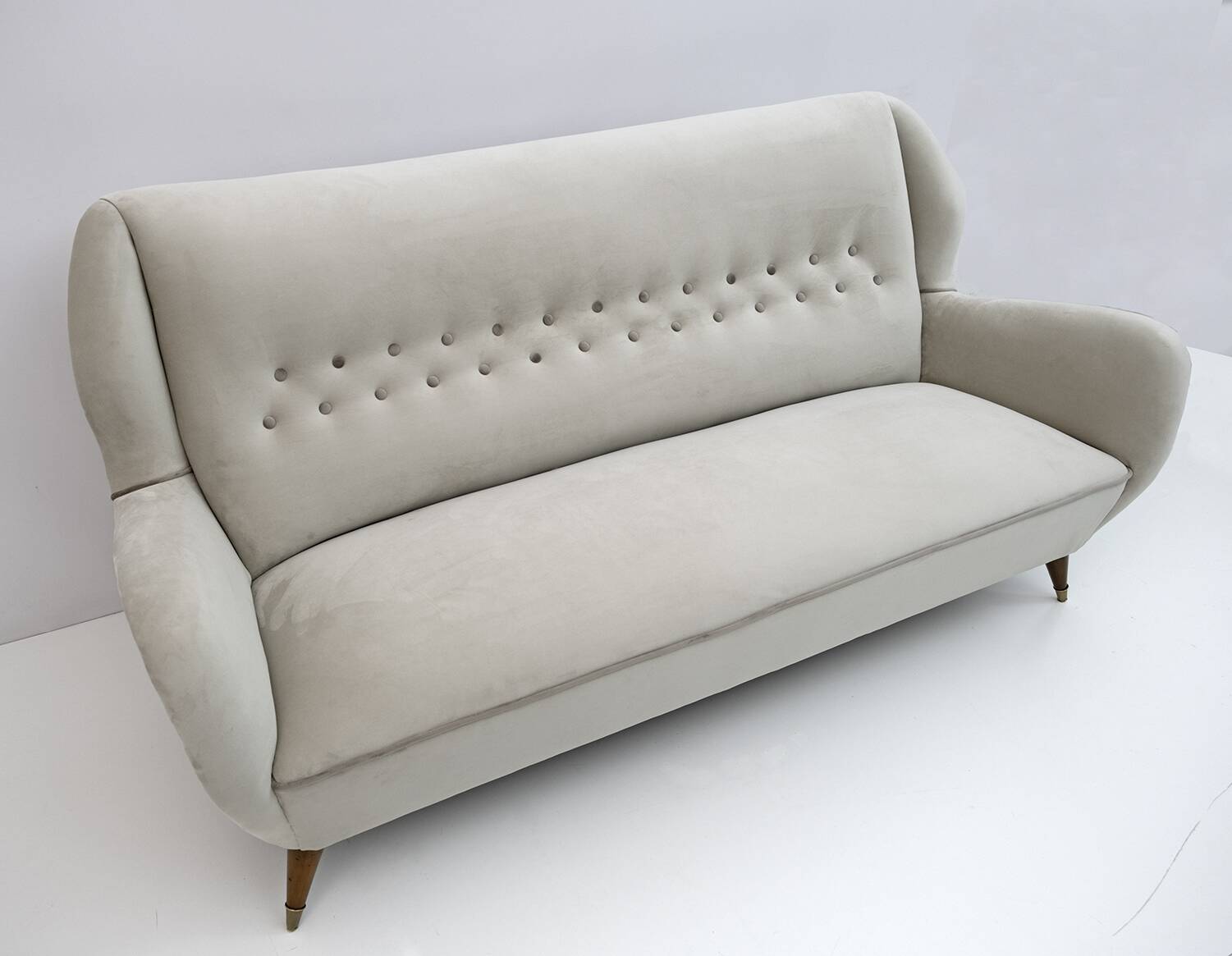 Attributed Gio Ponti Mid-Century Modern Velvet Sofa for ISA, 1950s