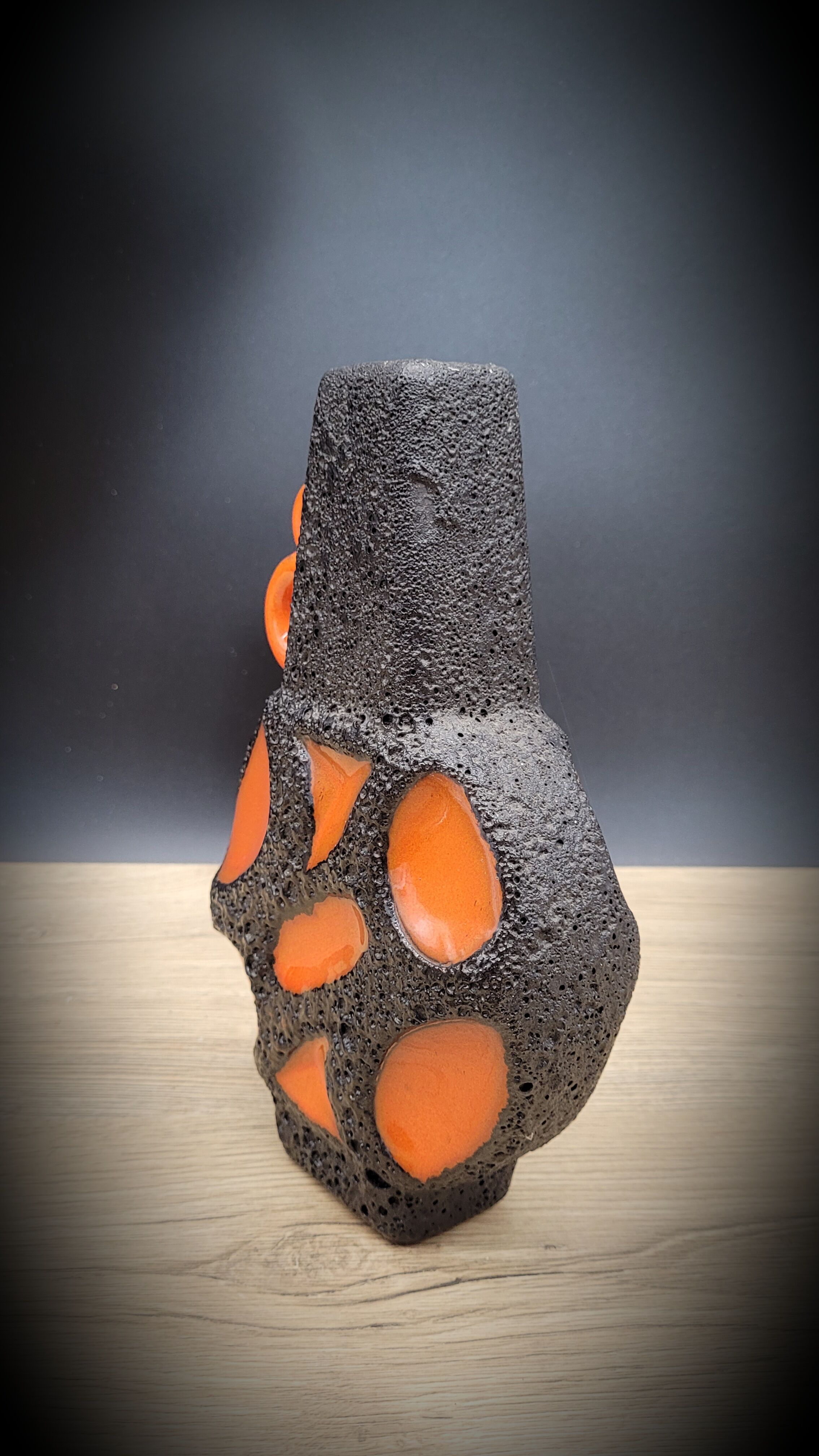 Vase orange lava black