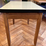 Expandable yellow formica table