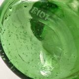 Carafe en verre bullé vert de Biot