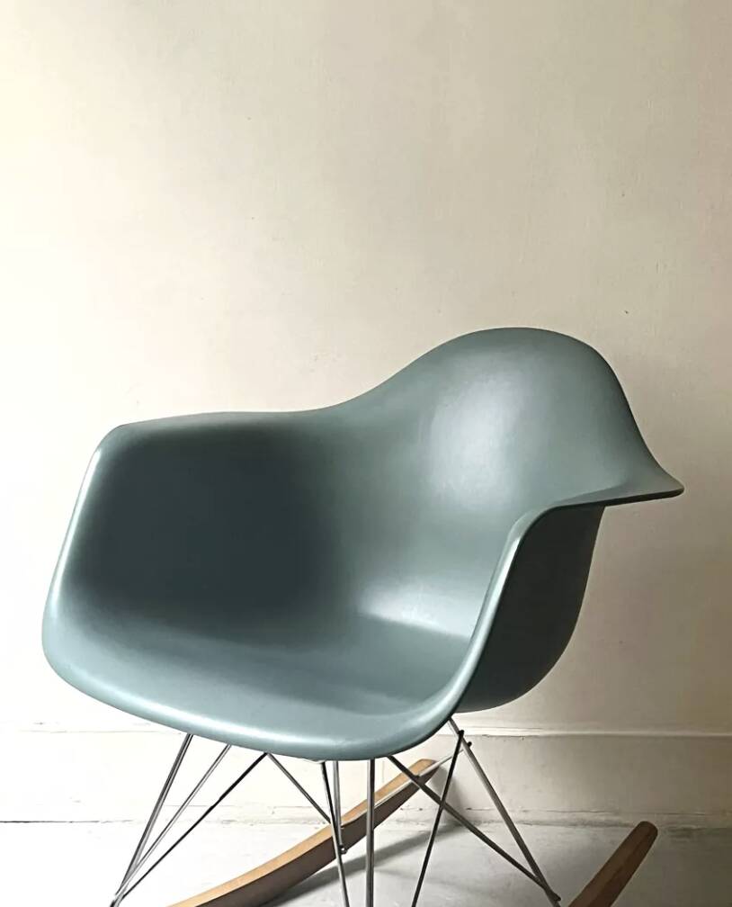 Eames Plastic Armchair RE RAR rocking chair design, Vitra edition