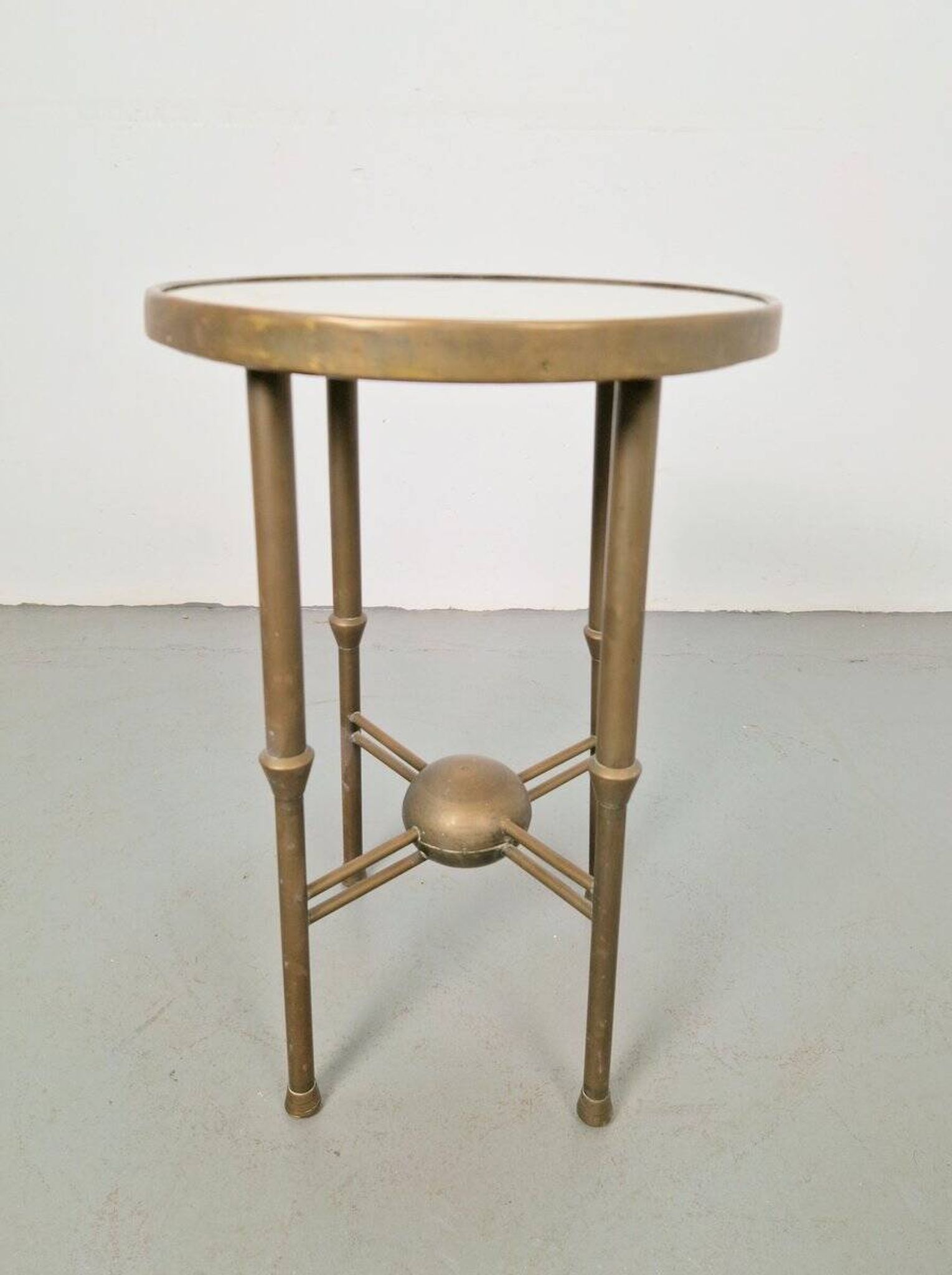 Table d'appoint ronde en cuivre Art Déco par P. Cool, 1933