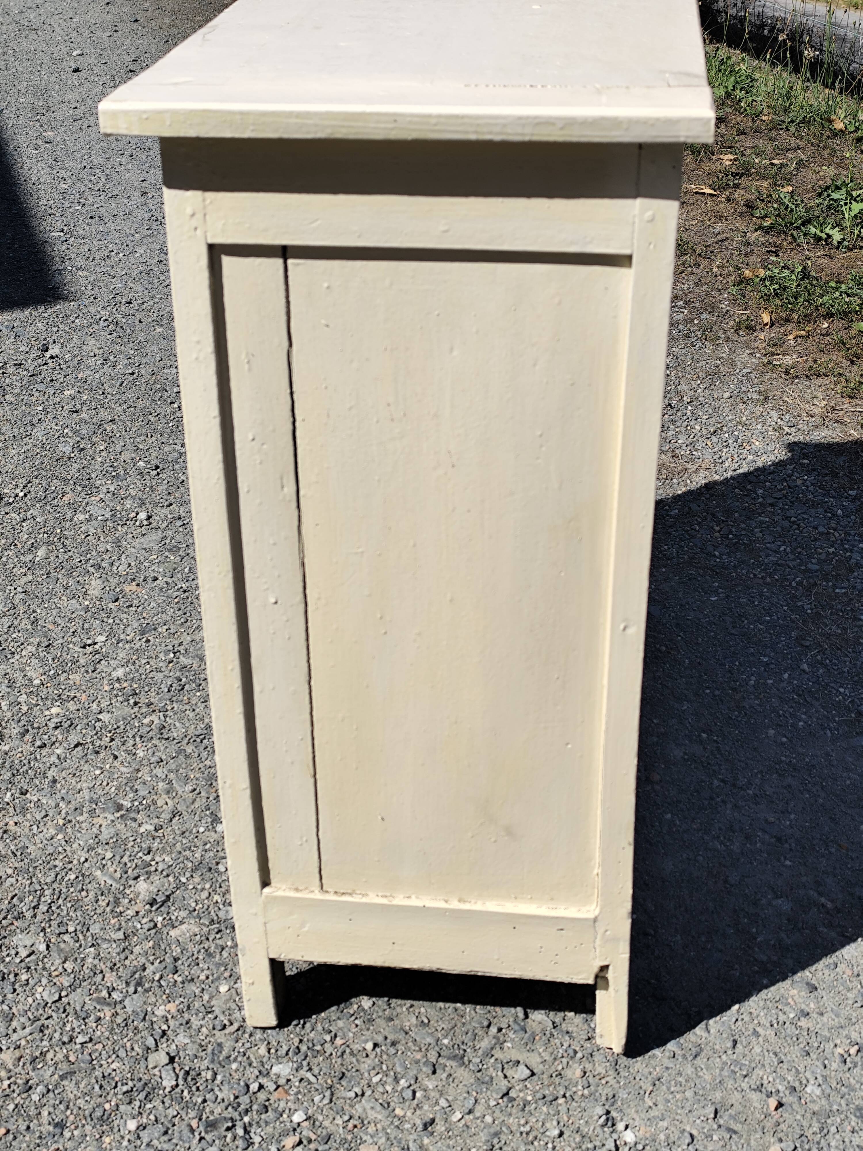 Small Parisian sideboard with one drawer and two doors, white lacquered