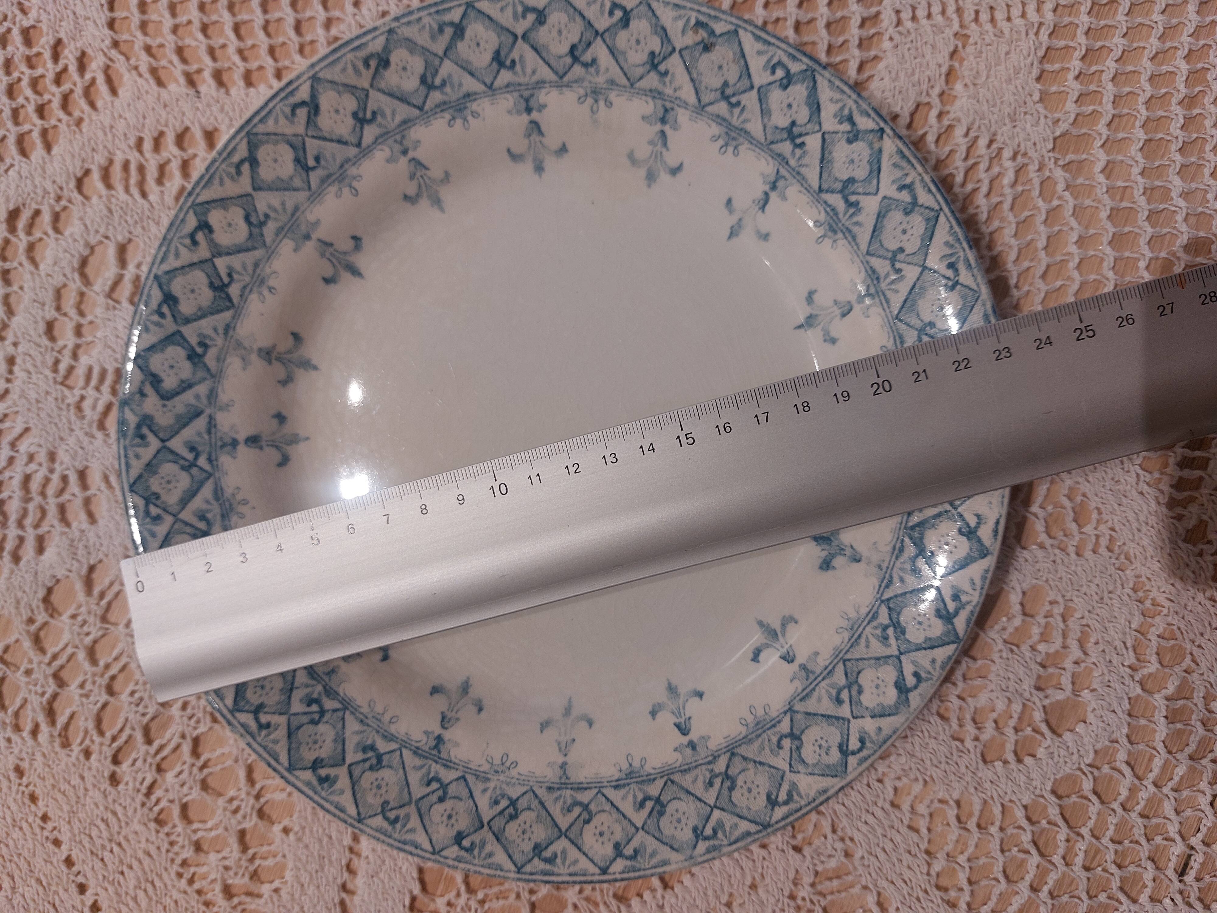 Set of 12 ironstone plates model "Andrée", Creil and Montereau, 23cm