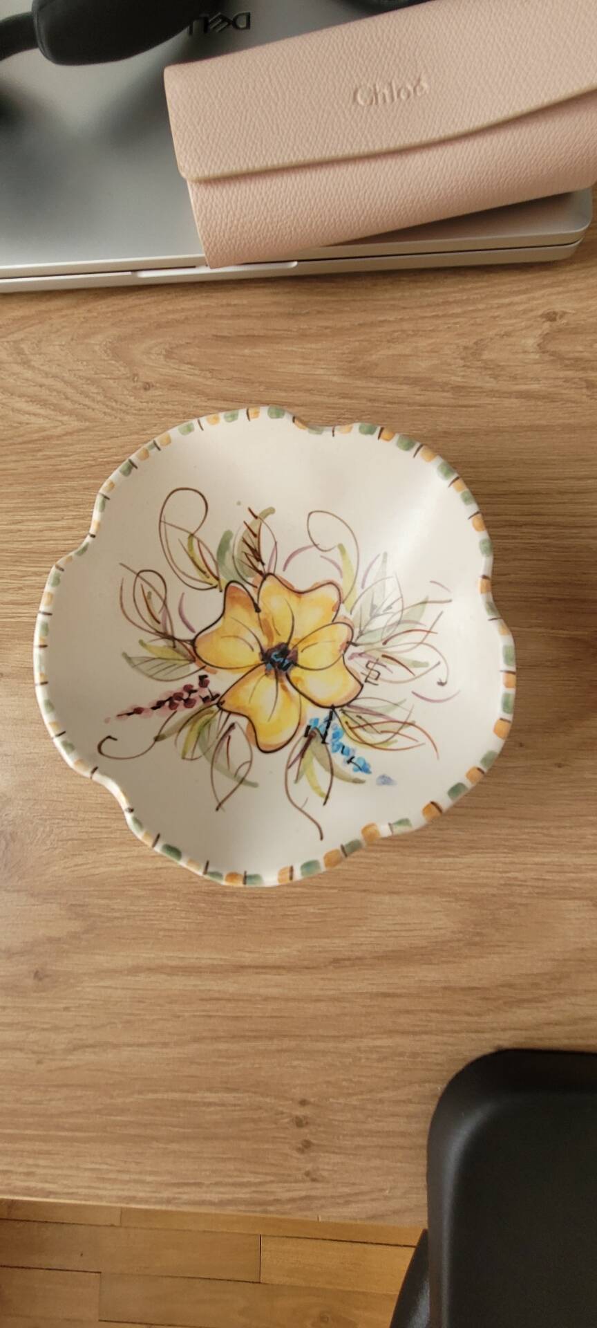 2 ceramic bowls with floral decoration