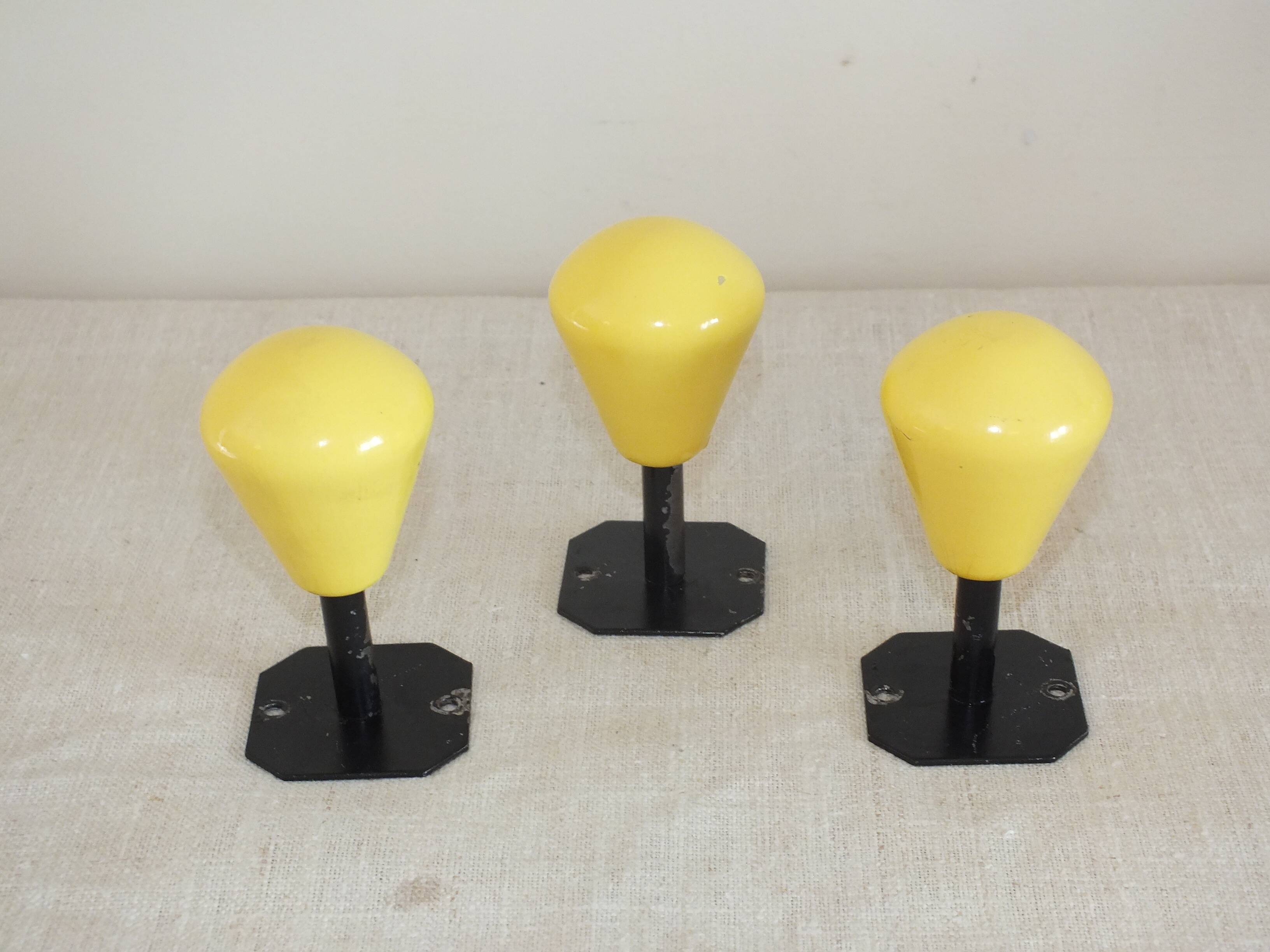 3 vintage coat/door hooks from the 50s/60s black/yellow