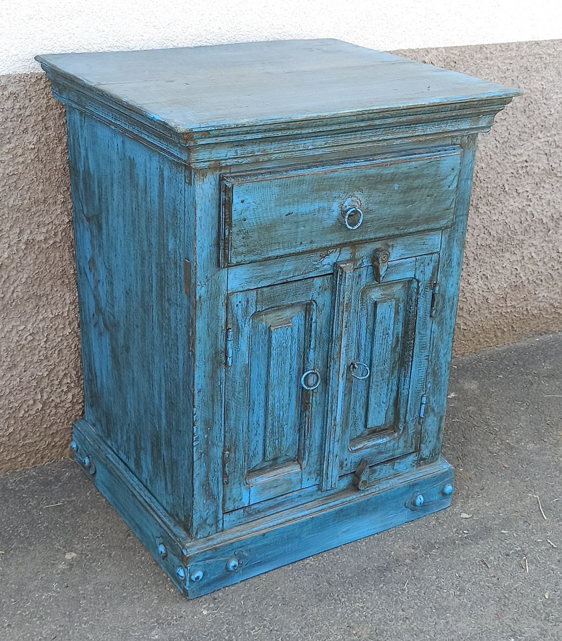 Meuble d'appoint en bois ancien bleu
