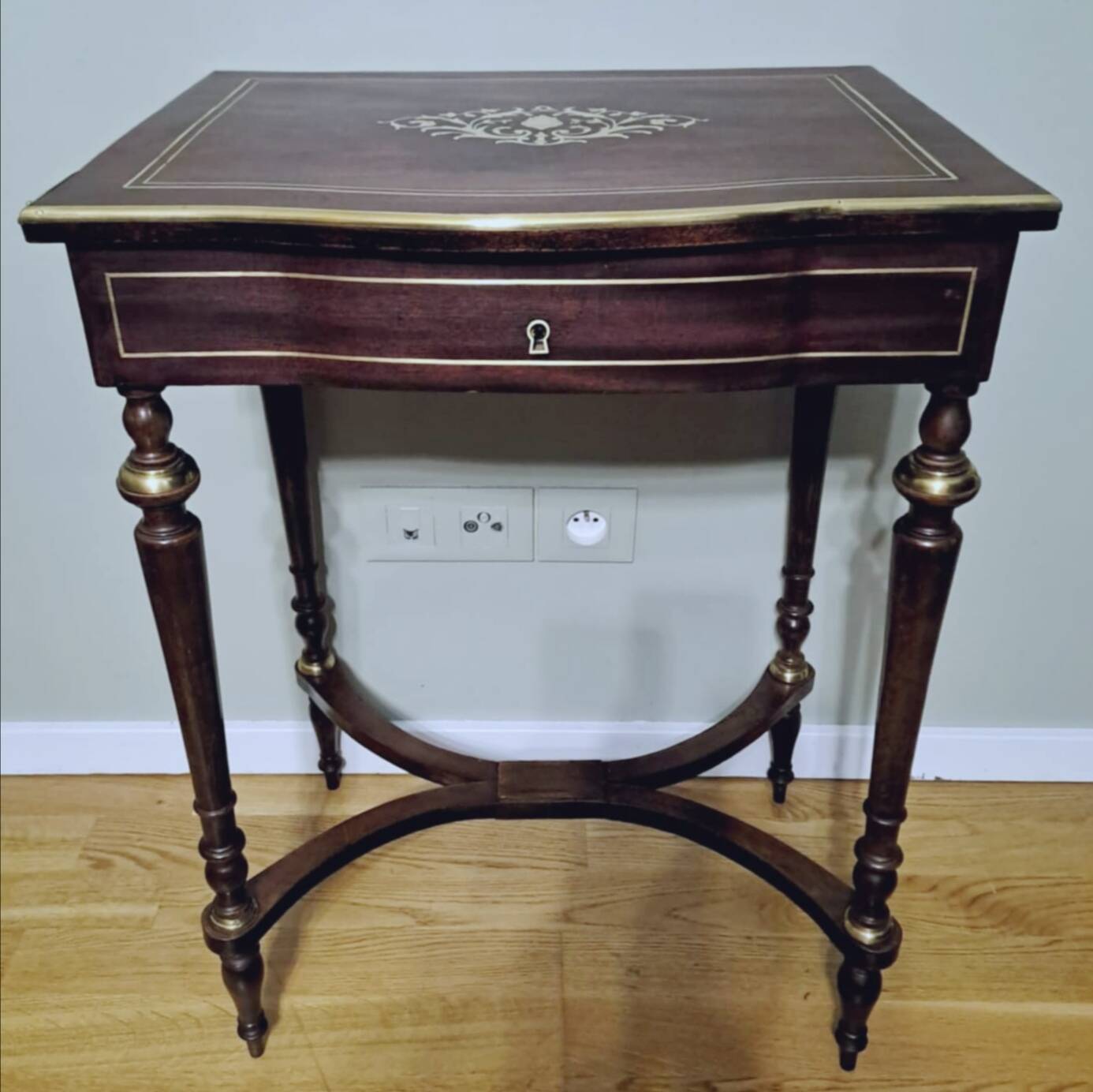 Napoleon III dressing table