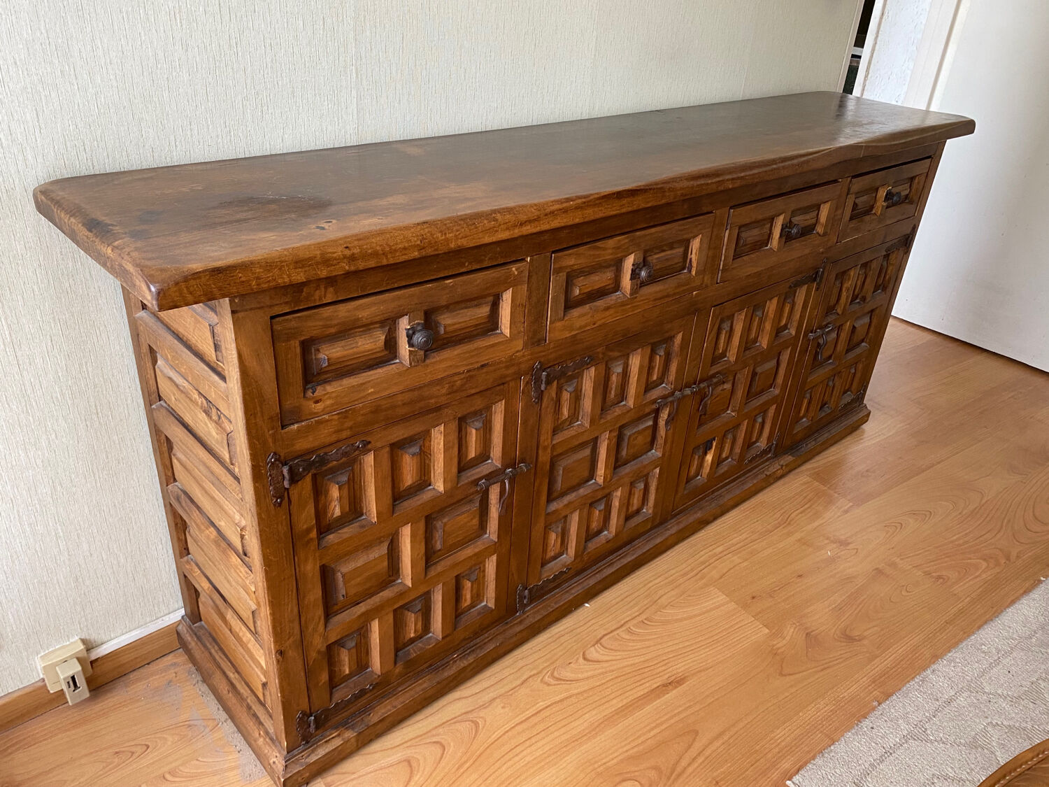 Buffet vintage en bois avec détails en métal, 1950