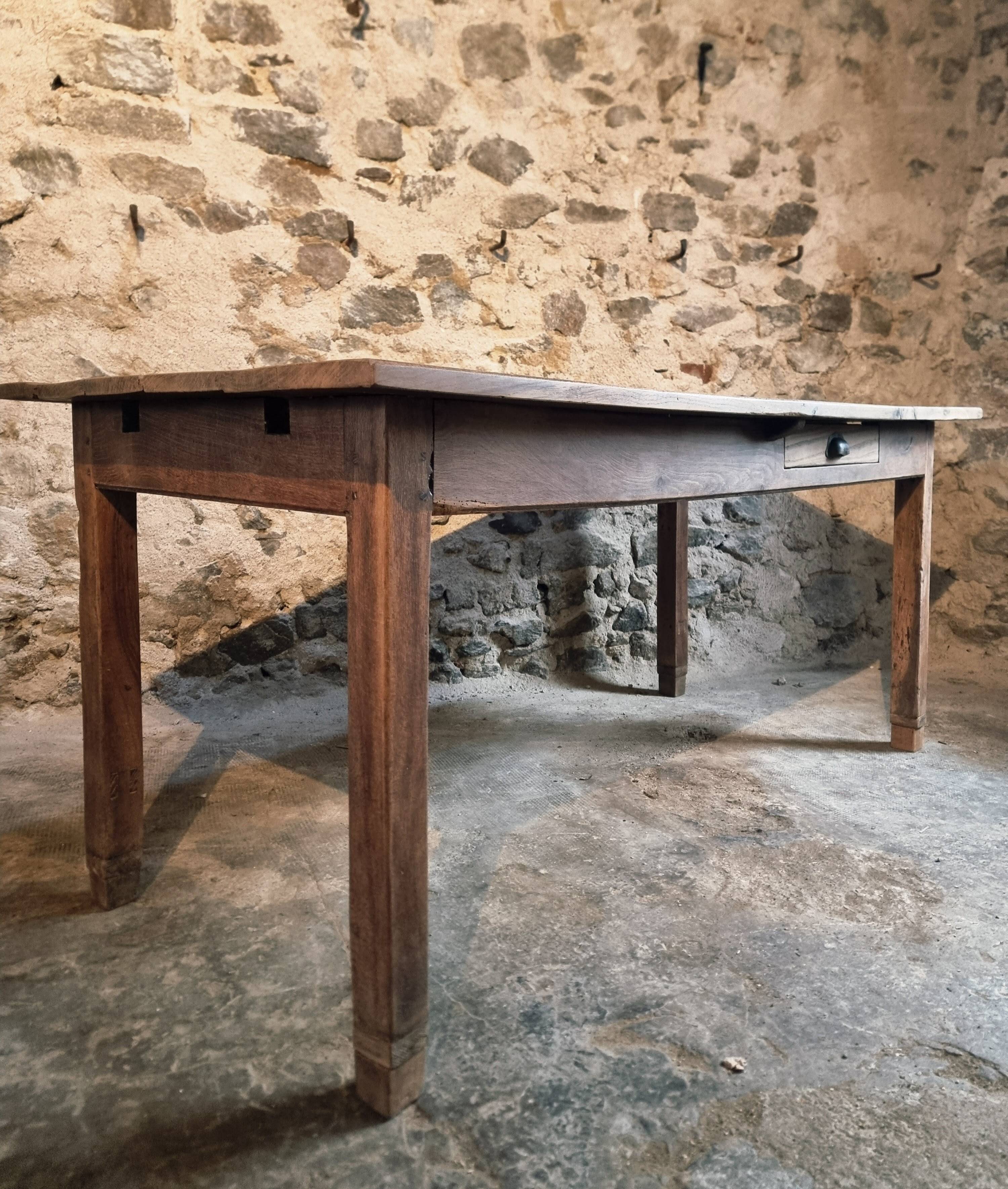 Table de ferme française ancienne en chêne avec deux tiroirs — XIXe siècle