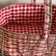 Panier en fer et vichy rouge