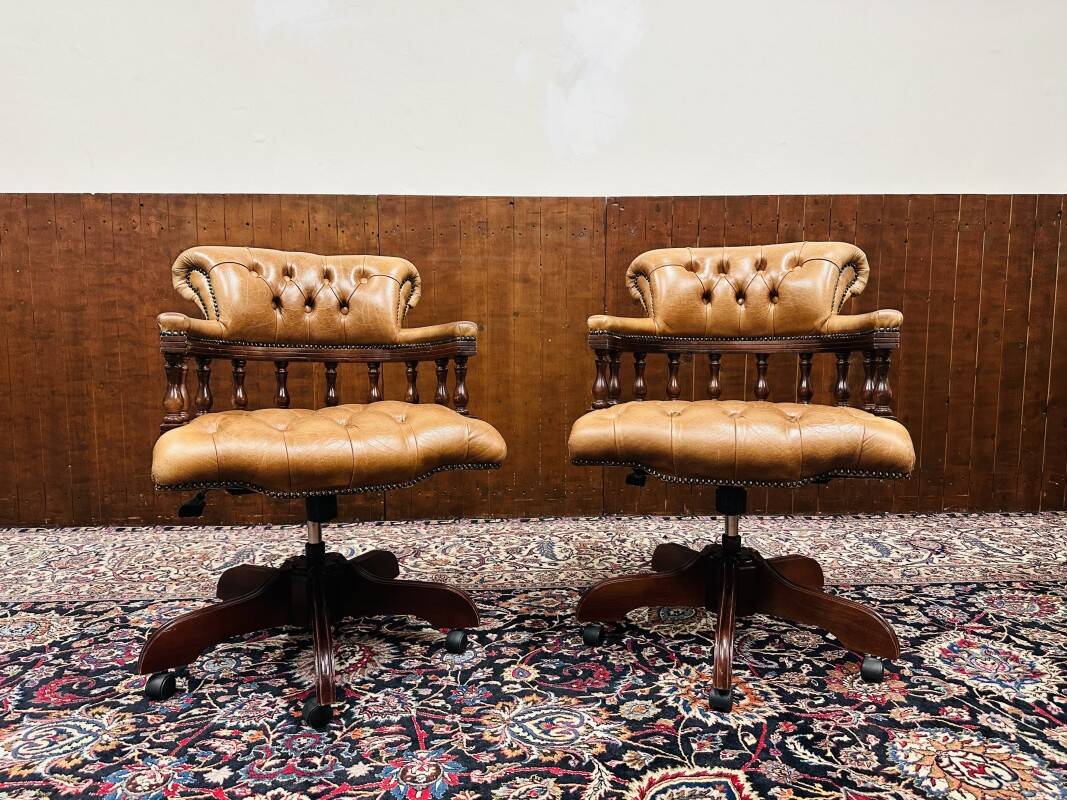 Ensemble de chaises de bureau Chesterfield English Captain Chairs marron