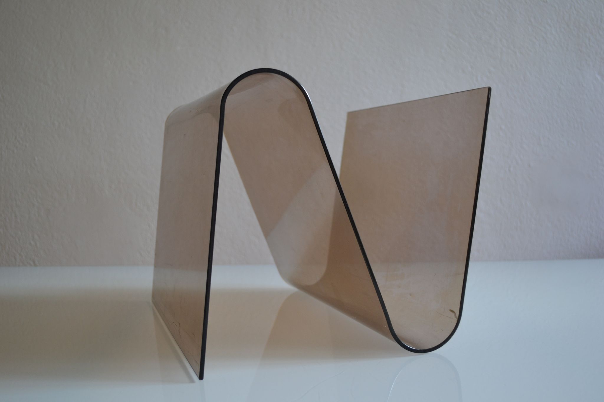 Modernist magazine holder pop space age plexiglas smokes vintage 70 years
