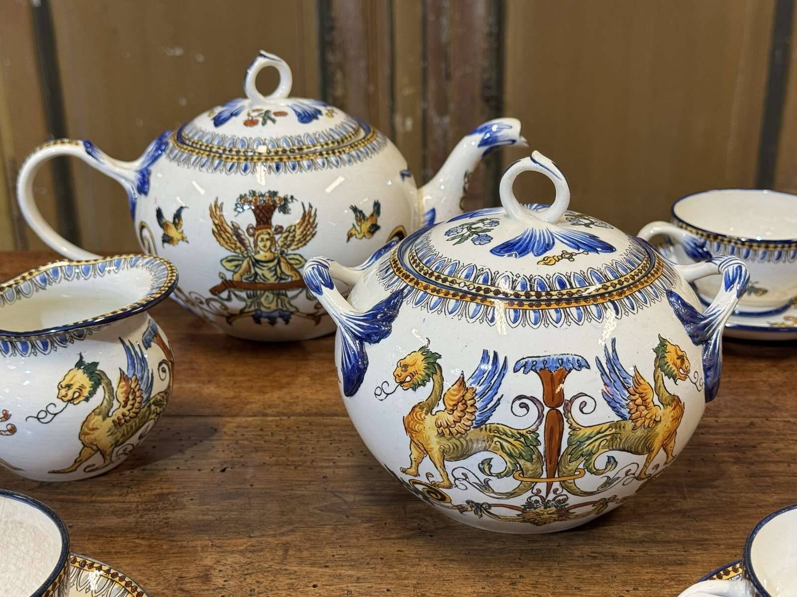 Tea and coffee service in Gien earthenware from the late 19th century with Renaissance decoration.
