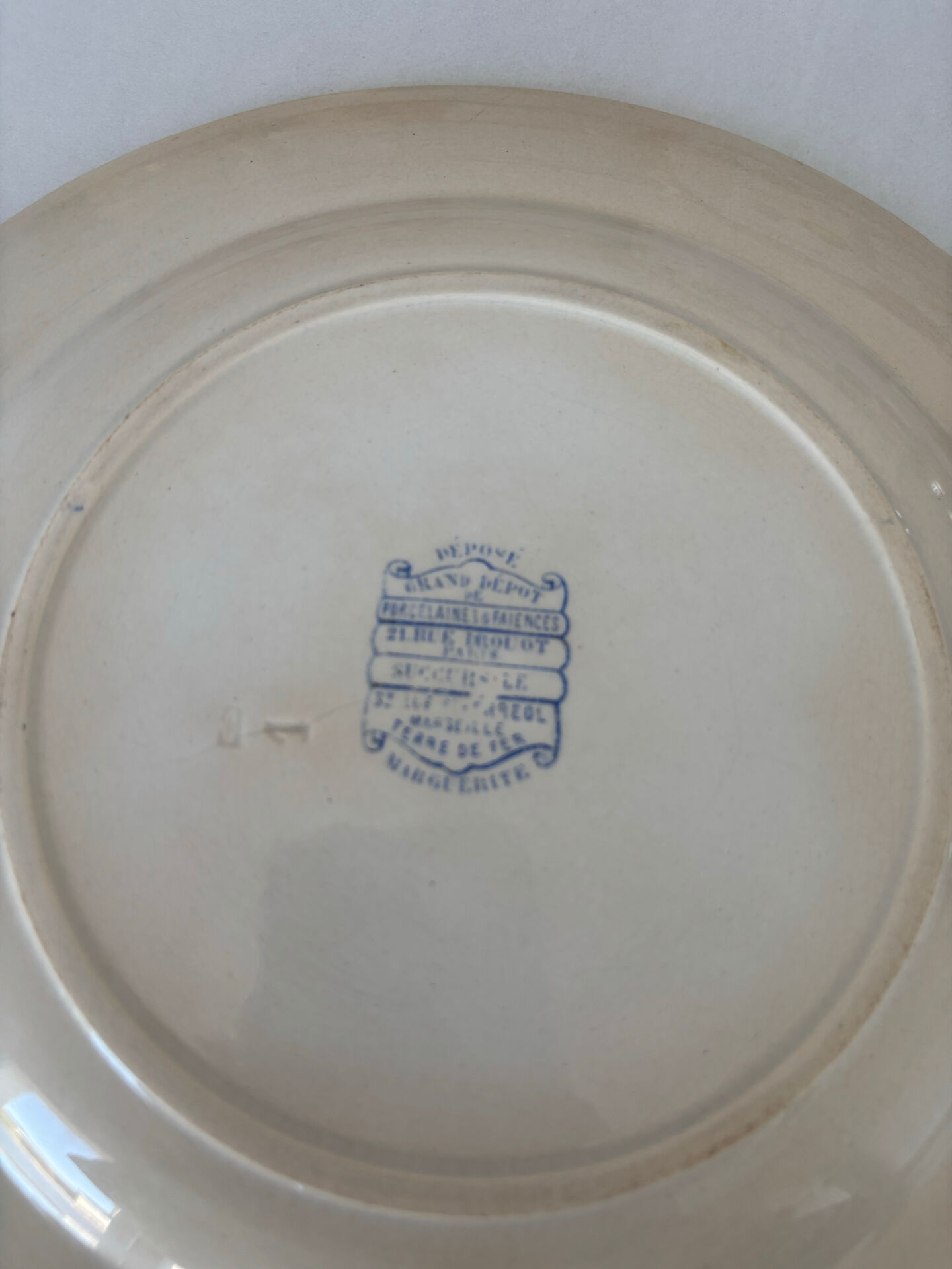 Old flat plate, light blue ironstone, daisy pattern | Fa