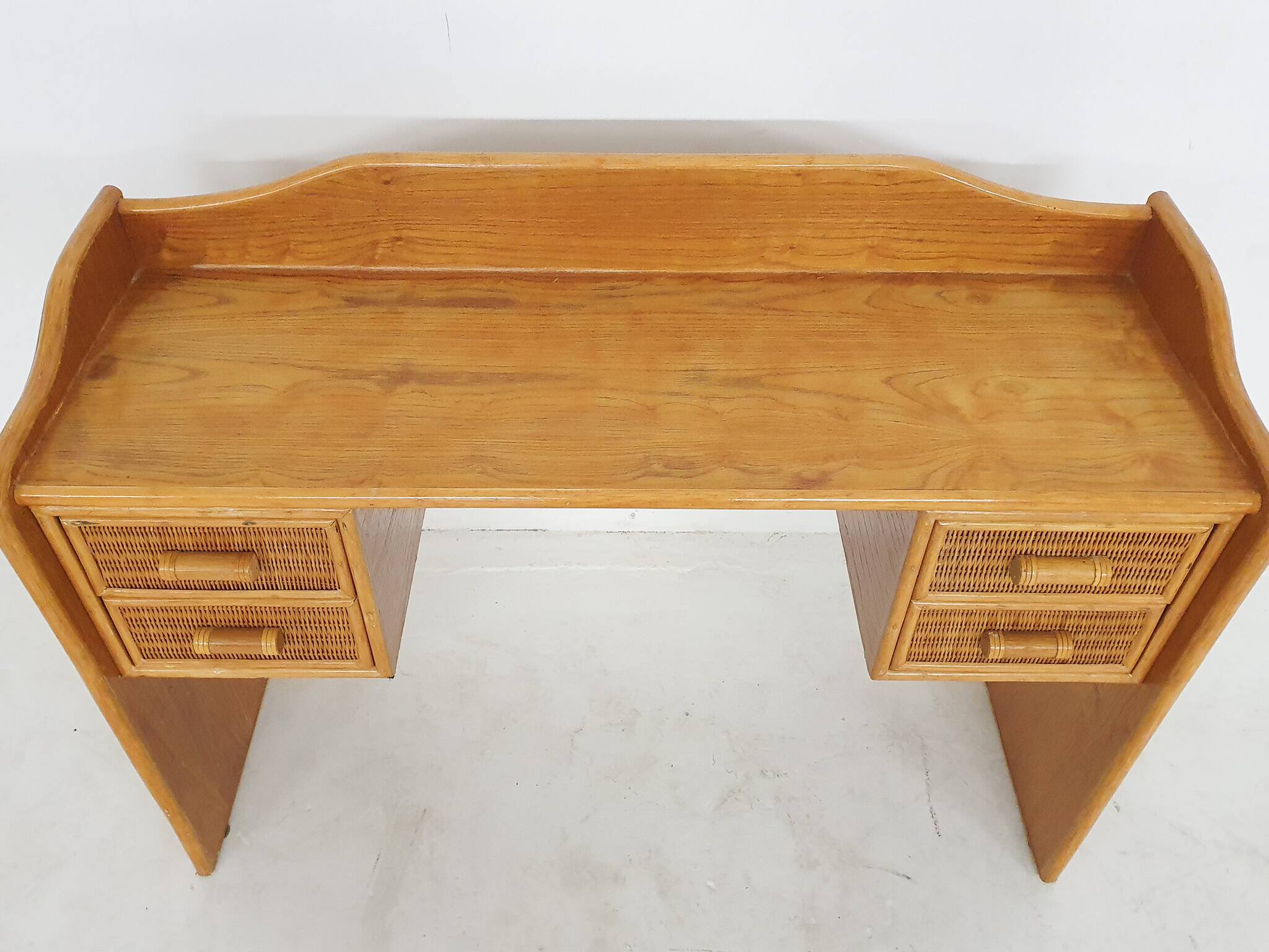 Coiffeuse ou bureau en rotin des années 70, Pays-Bas