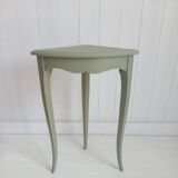 Corner pedestal table