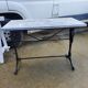 Table pied fonte dessus marbre gris