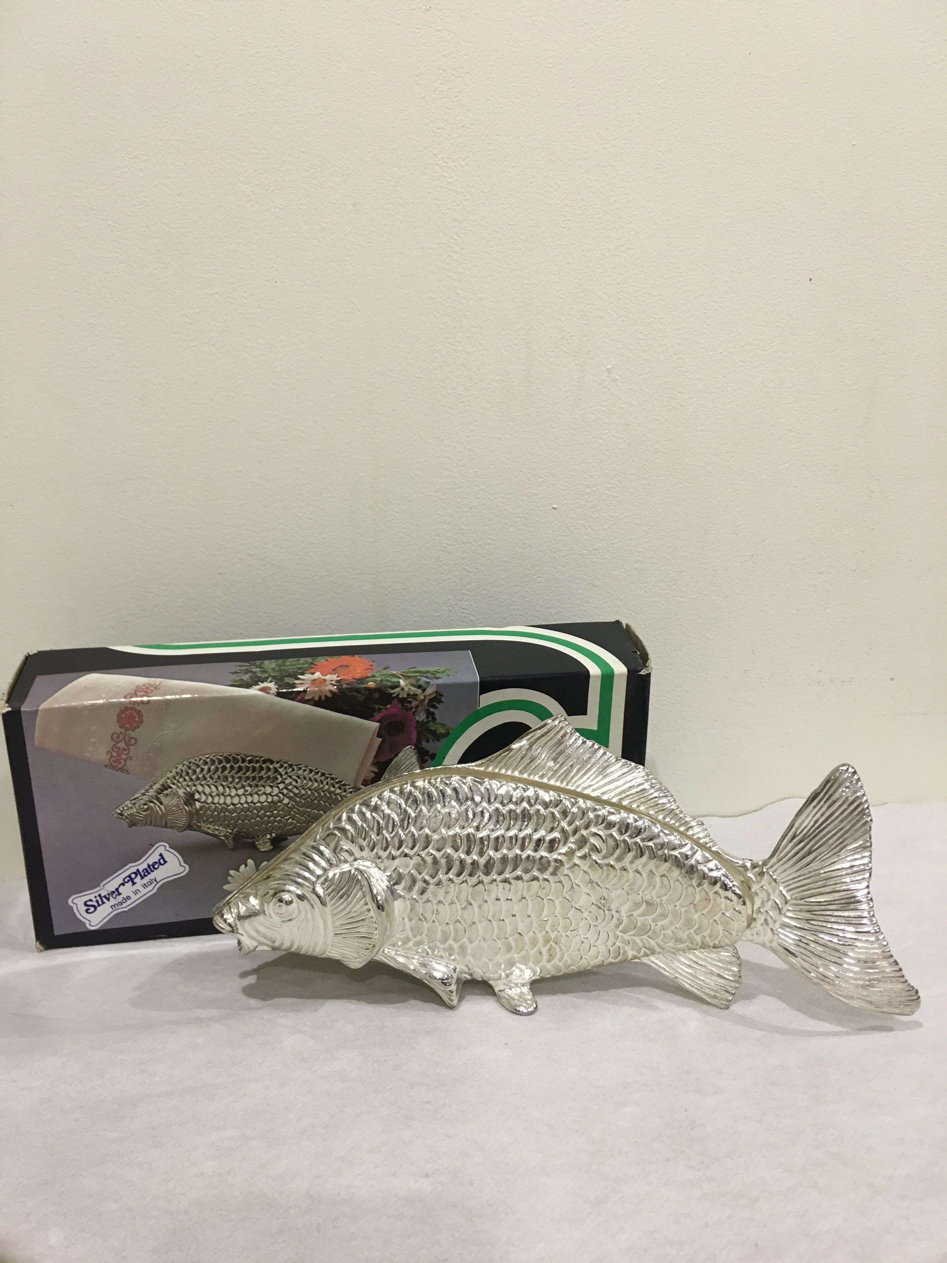Silver metal fish