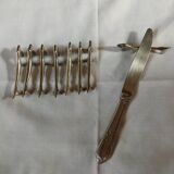 8 metal knife holders/dogs