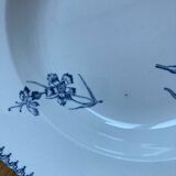 Deep plates Sarreguemines with carnation bouquets