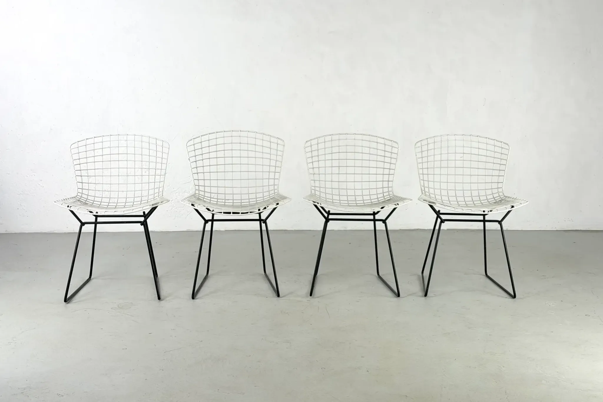 Set of 4 chairs model 420 by Harry Bertoia for Knoll – 1950s