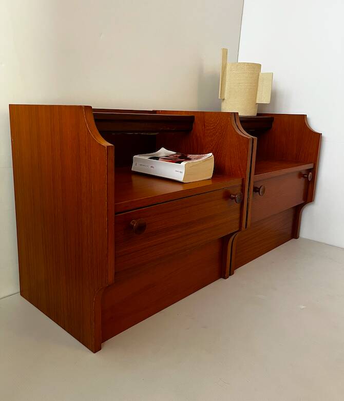 Paire de tables de chevet en teck