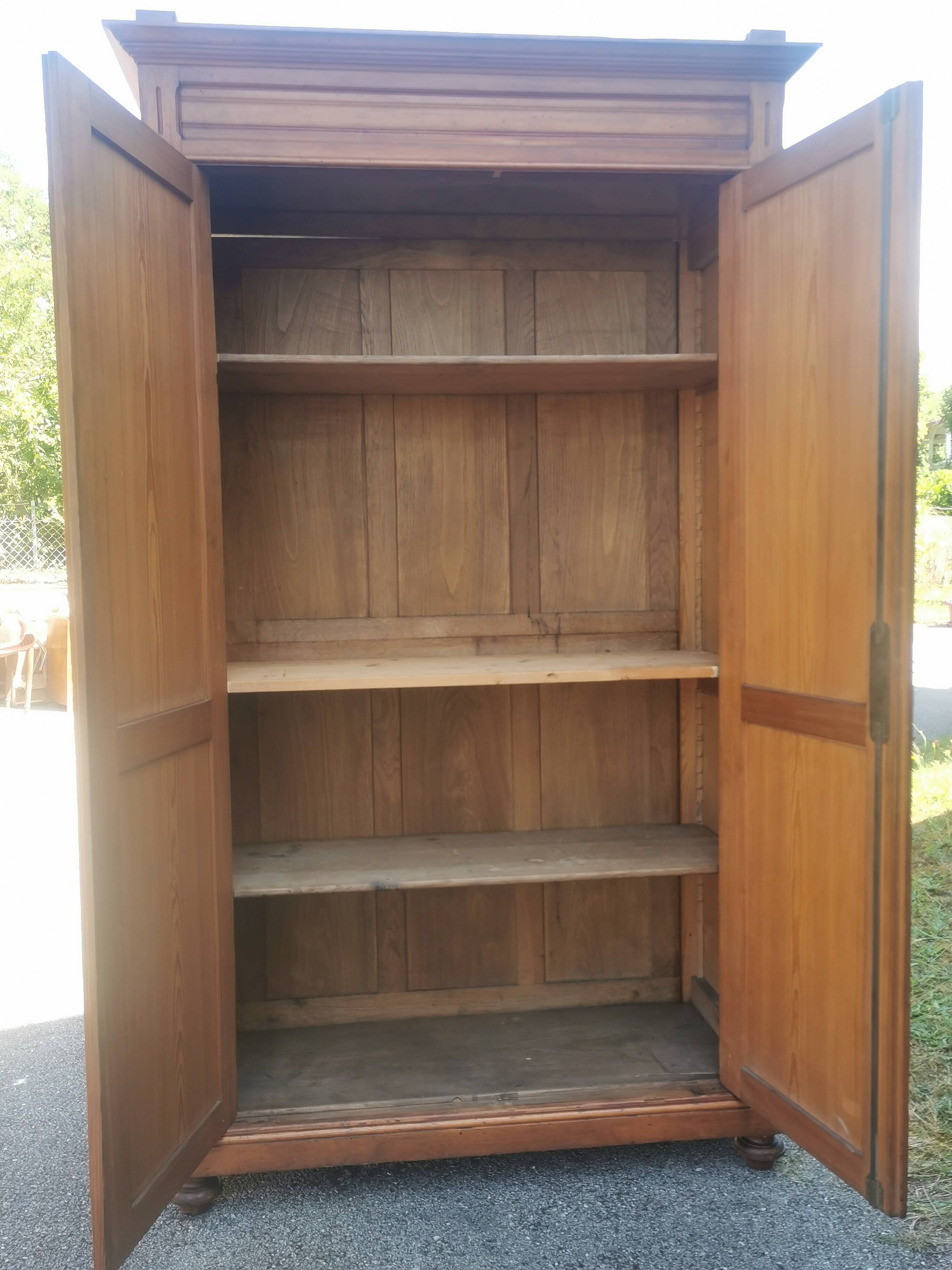 Vintage 2-door wardrobe