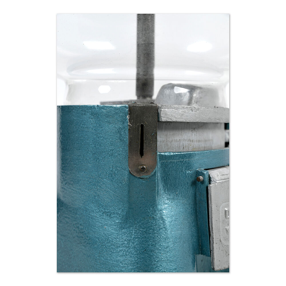 Chewing gum dispenser