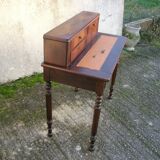 Small stepped nureau