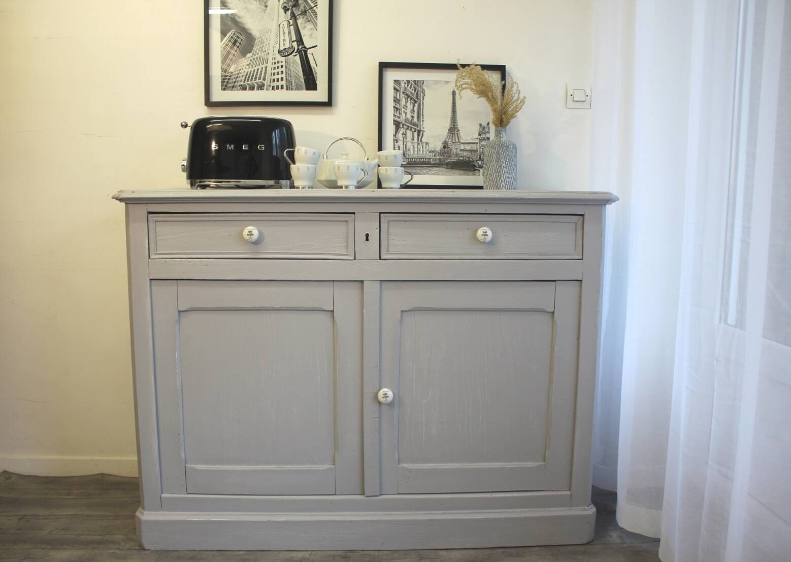 Parisian buffet with 2 doors and 2 drawers in patinated grey.