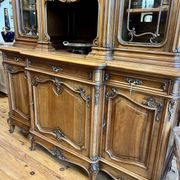 Buffet Noyer de style Louis XV