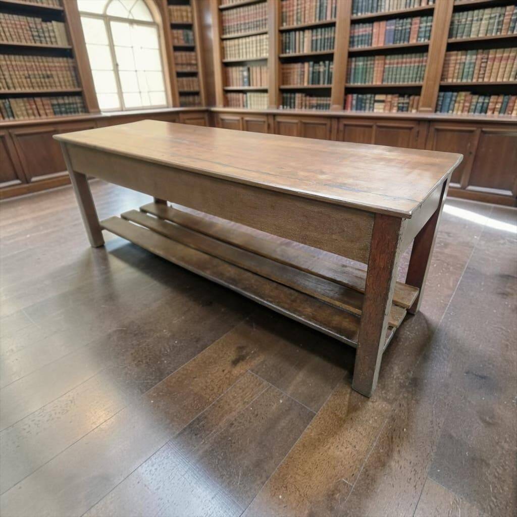 Comptoir de magasin/table de travail vintage en bois