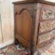 Commode Nîmoise Louis XV en chêne sculpté