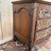 Nîmes Louis XV commode in carved oak