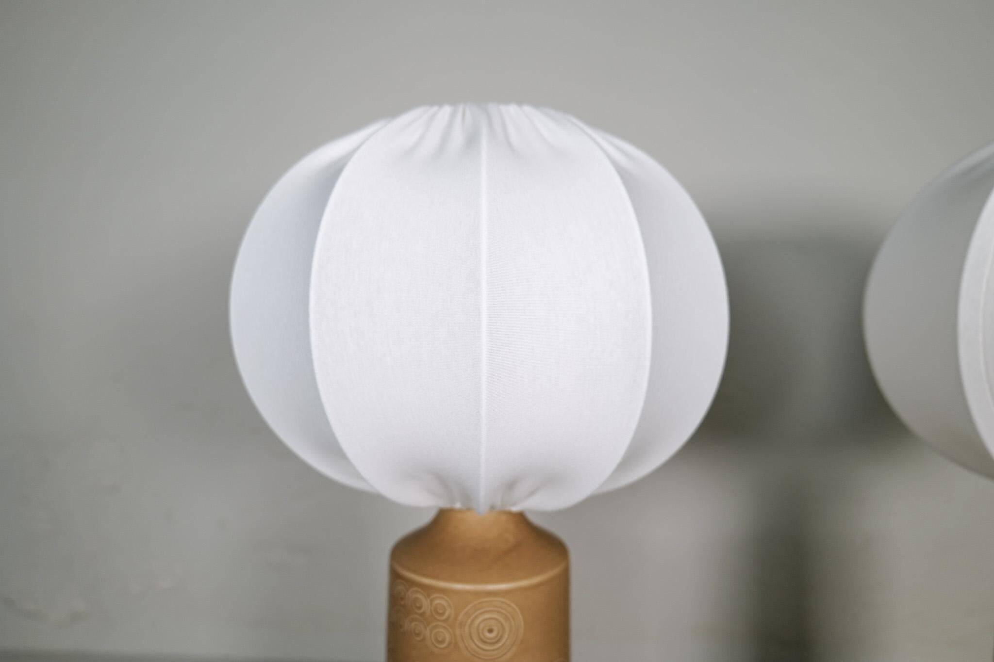 Pair of Midcentury porcelain lamps by Olle Alberius, Rorstrand, Sweden, 1960s.