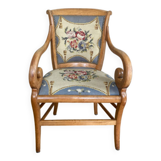 Fauteuil St Empire époque XIXe en noyer blond chevillé tapisseries aux points de croix