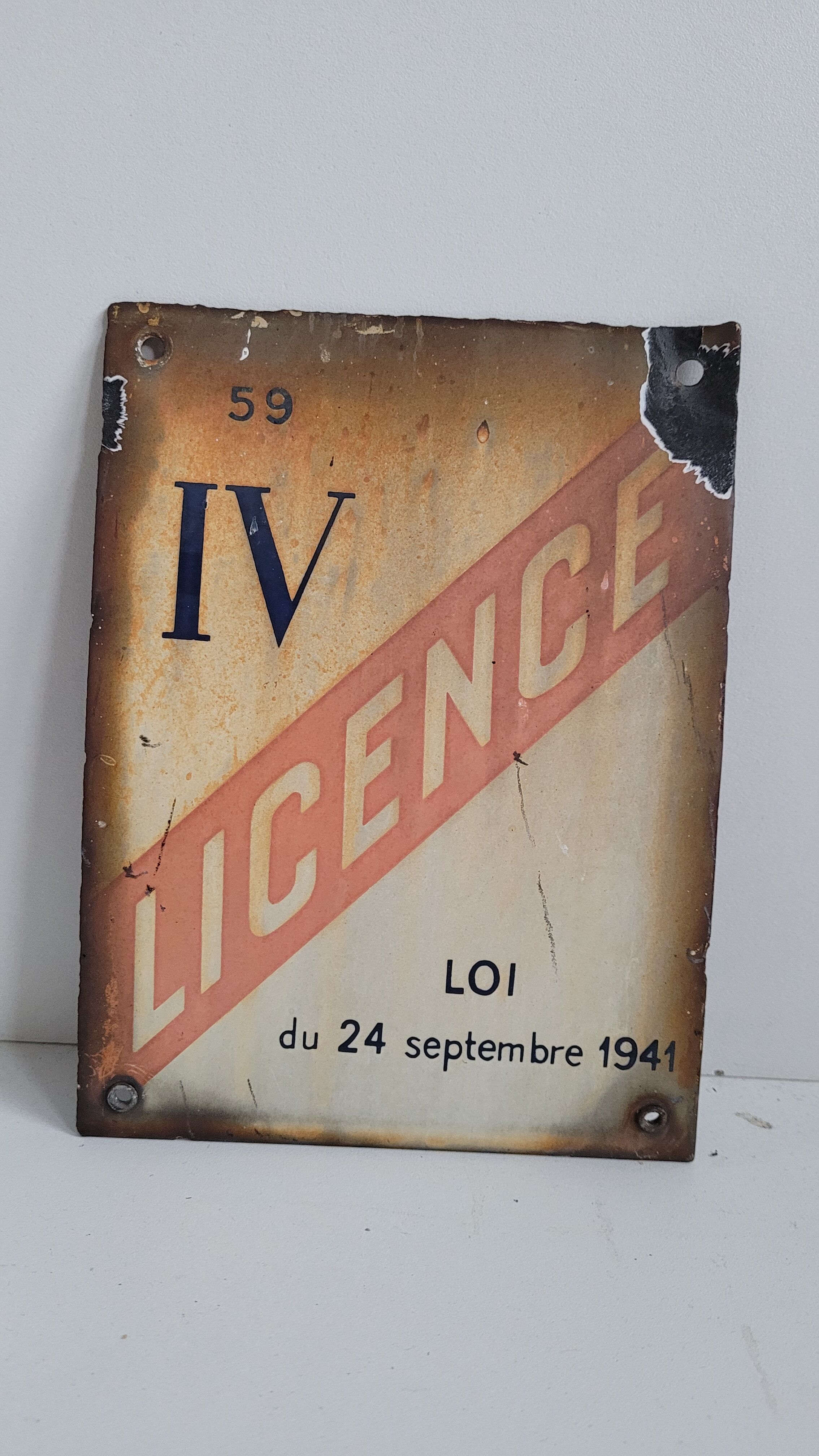 License IV enamelled plate