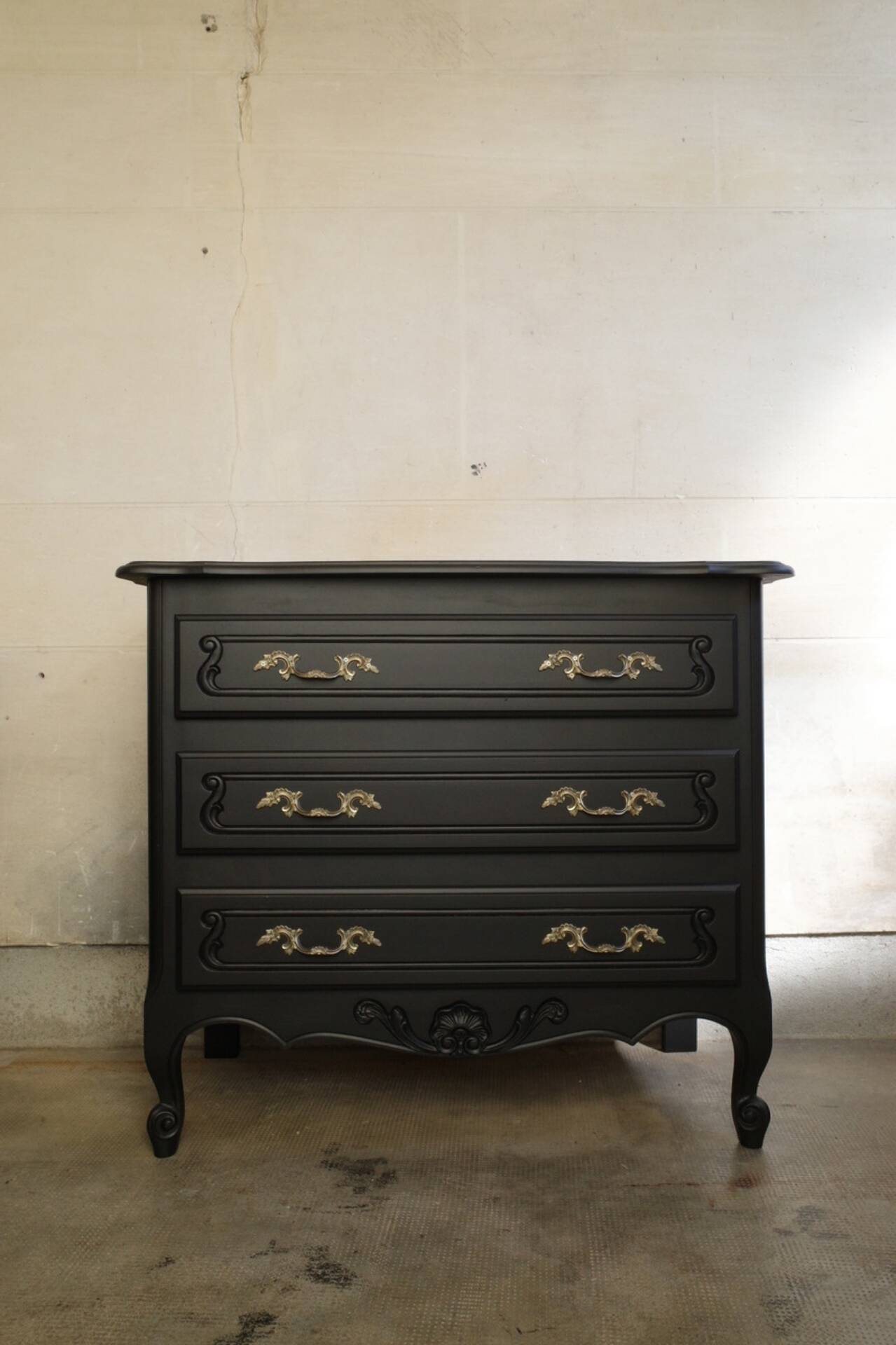 Vintage black chest of drawers