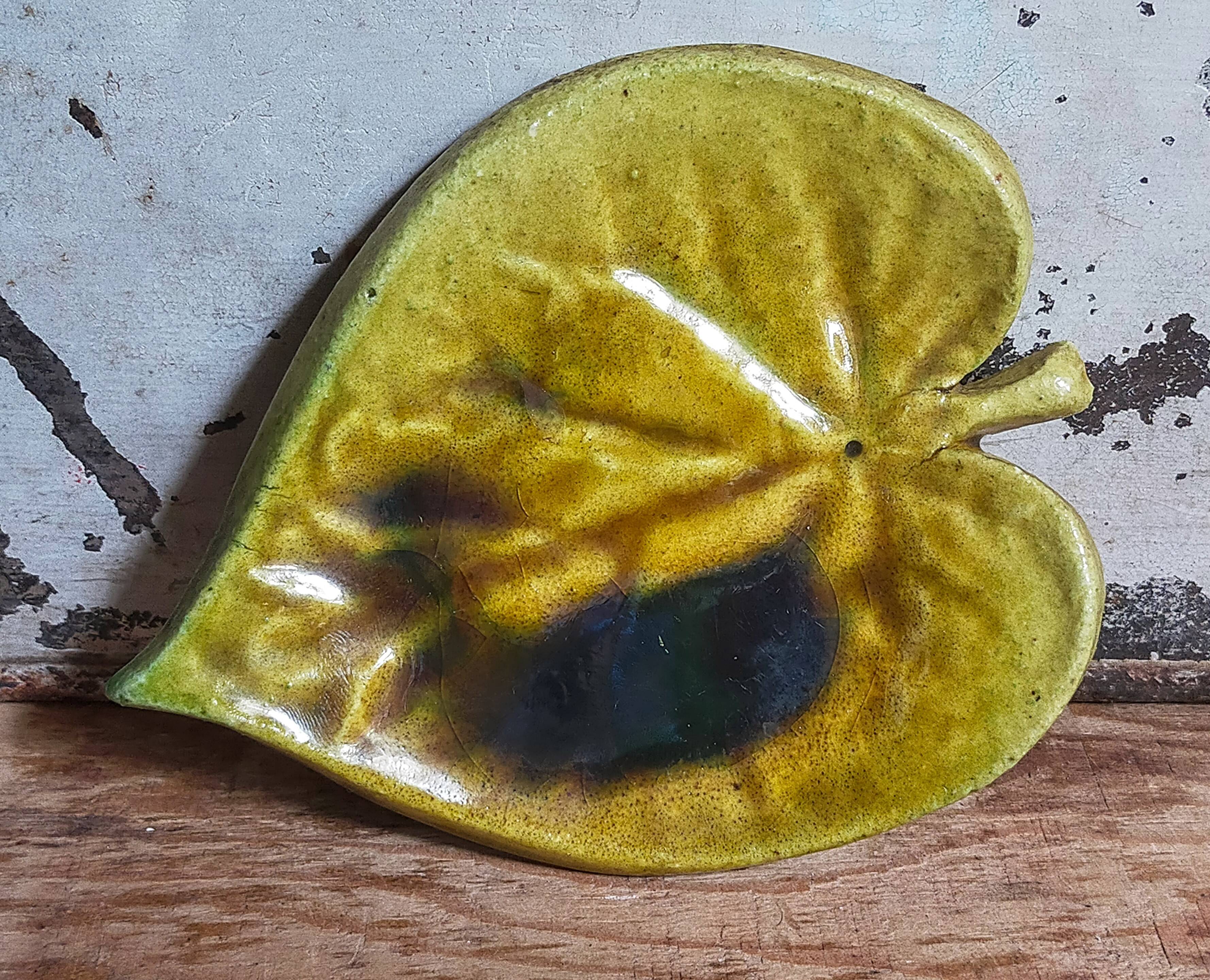 Four ceramic leaf cups from Les potiers d’Accolay