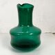 Pichet en verre soufflé vert vintage