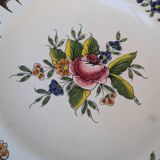 Ensemble de 2 anciennes assiettes motif floral peintes à la main