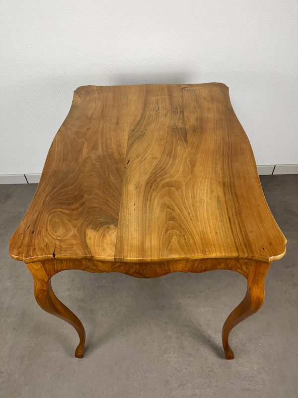 Table Louis XV noyer blond, début 19ème