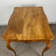 Table Louis XV noyer blond, début 19ème