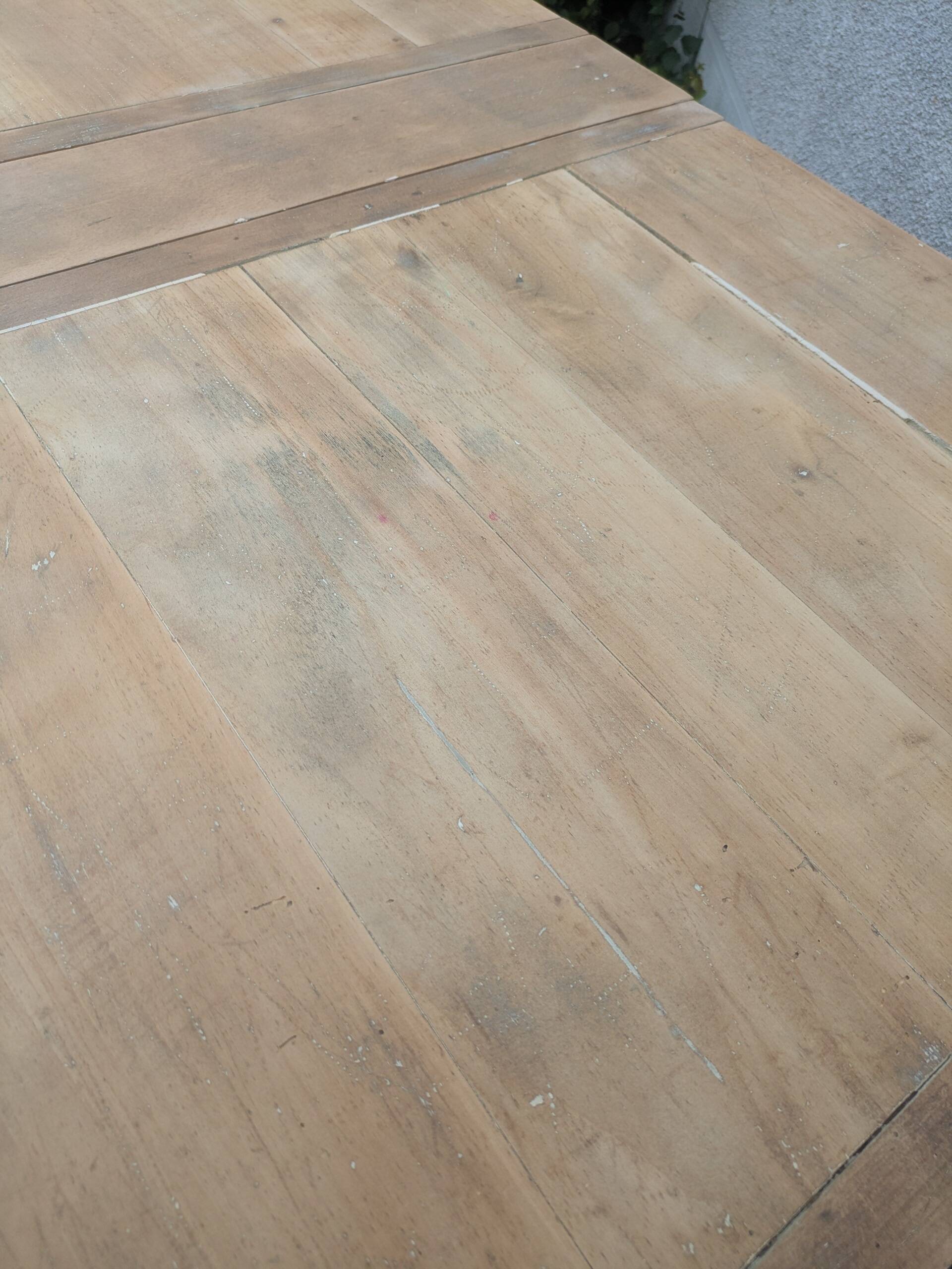 "Very" folding table