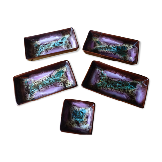 5 terracotta dishes and enamelled paint