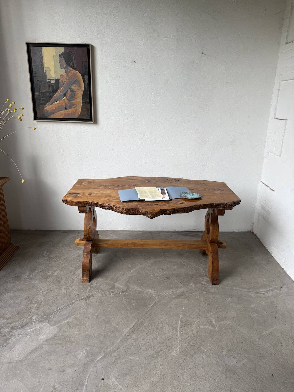 Table artisanale en orme massif, art populaire