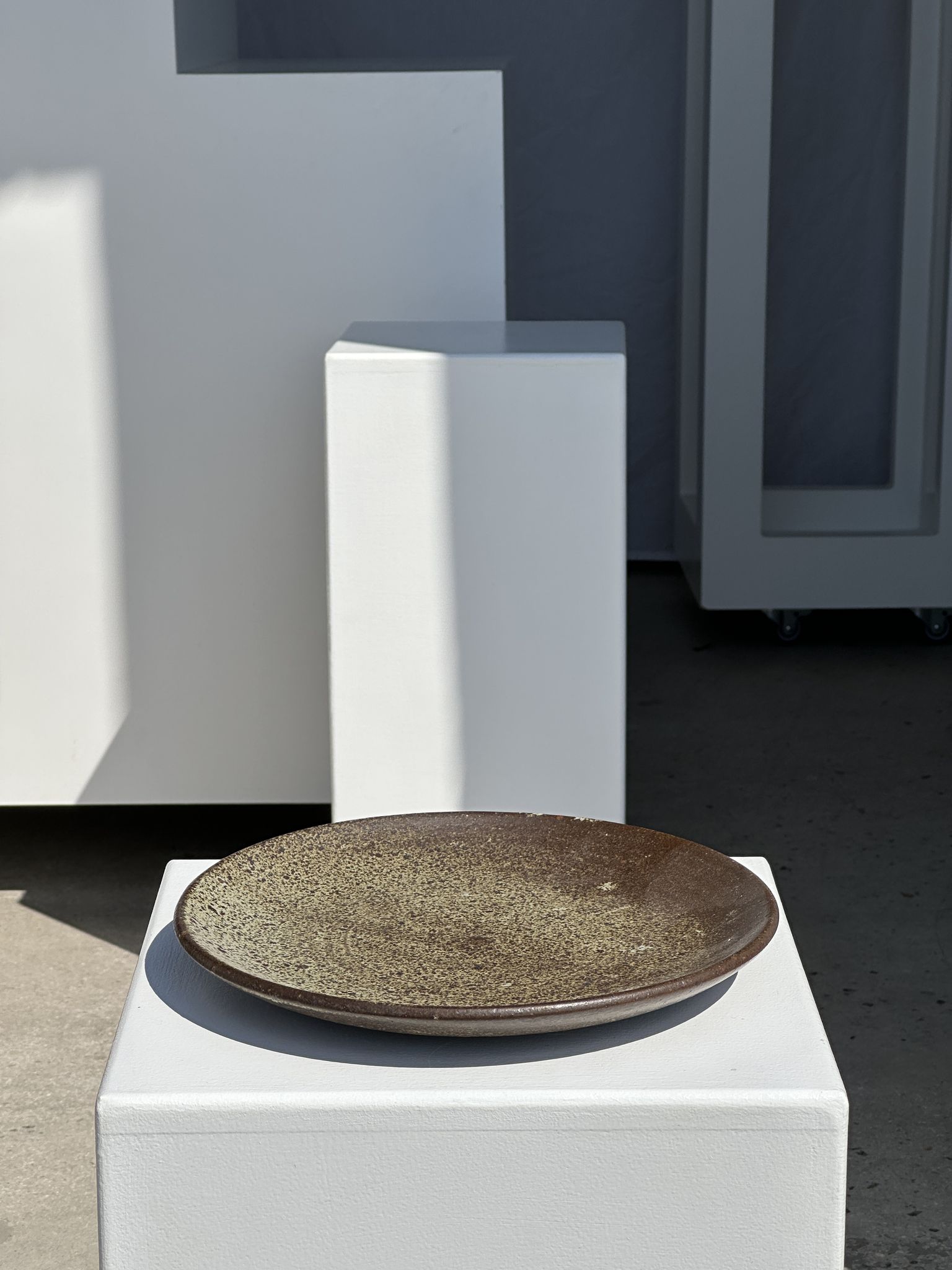 Plat en céramique vert indonésien D:26,5