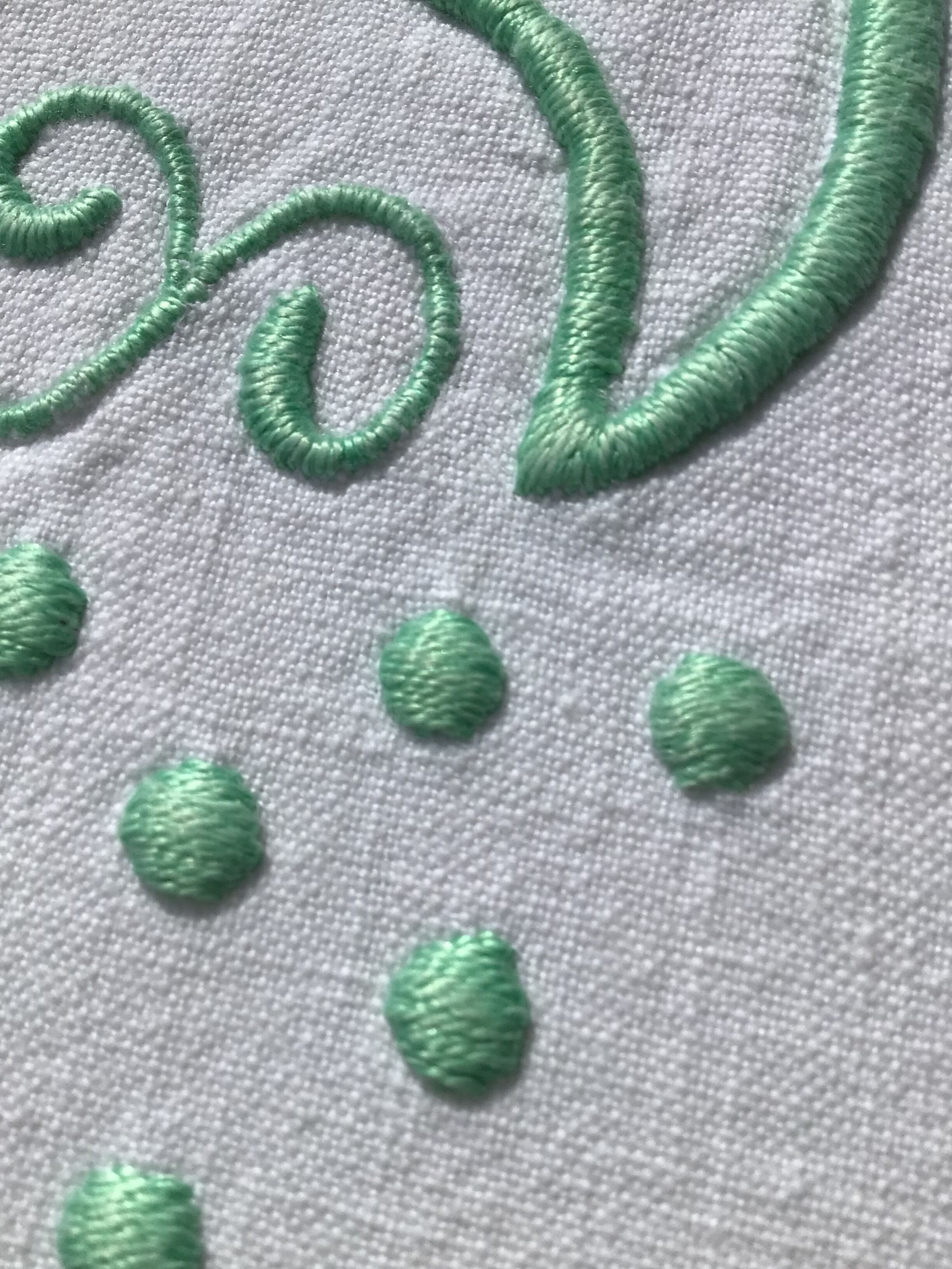Drap 2 places brodé BB, pastilles, double jour échelle couleur vert clair